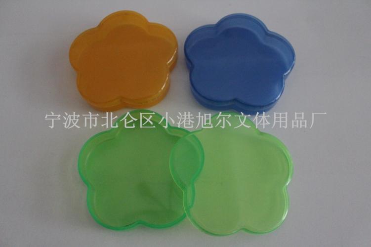 膠帶座,削筆刀,小剪刀,小夾子,文具盒,熒光筆,馬克筆等文教用品